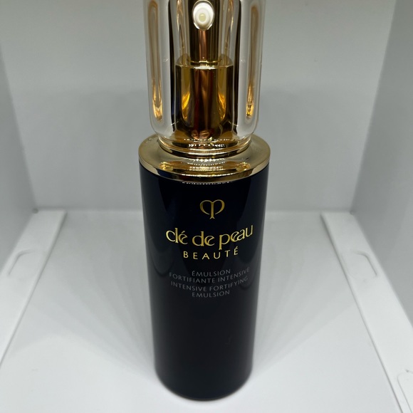 Cle de peau beaute intensive fortifying emulsion4.2 ozNever used